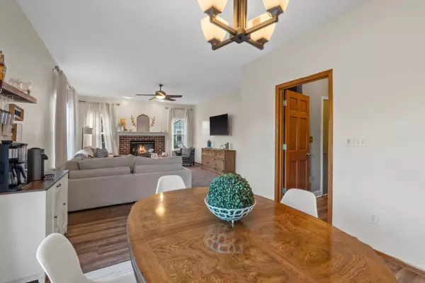 1198 Knollwood, Saukville, WI 53024