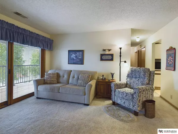 11937 Miracle Hills Drive, Omaha, NE 68154