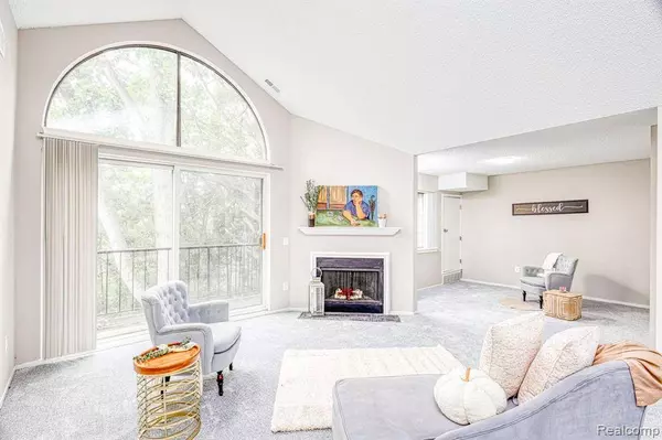 26653 W CARNEGIE PARK Drive, Southfield, MI 48034