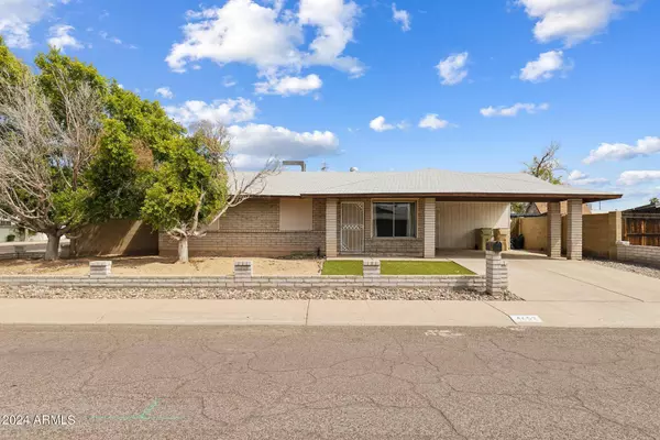 4652 W MISSION Lane, Glendale, AZ 85302