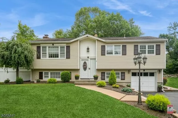 11 Windsor Dr, Jefferson Twp., NJ 07438