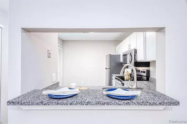 26653 W CARNEGIE PARK Drive, Southfield, MI 48034