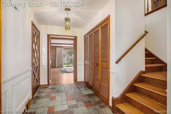 23776 Gill Road, Farmington, MI 48335