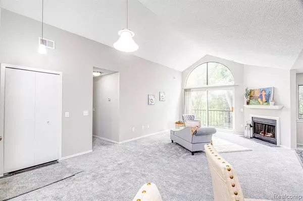 26653 W CARNEGIE PARK Drive, Southfield, MI 48034