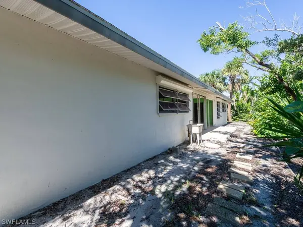 1113 Skiff PL, Sanibel, FL 33957