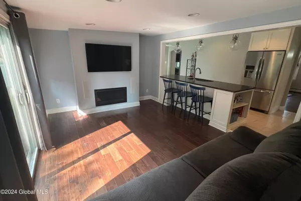 7 Elizabeth Lane, Saratoga Springs, Inside, NY 12866