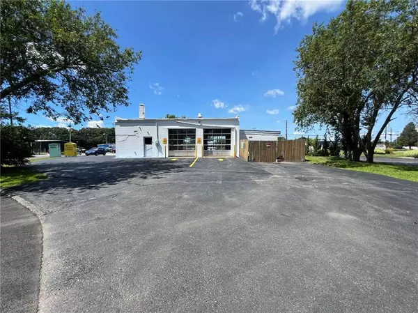 2406 Post RD, Warwick, RI 02886