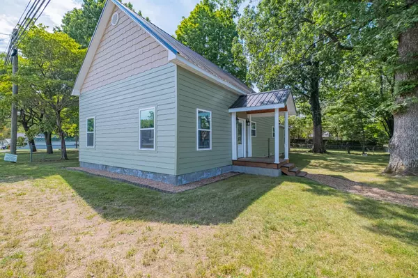 185 1st St, Monteagle, TN 37356