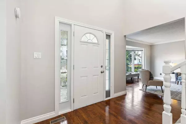 35 Woodmont RD SW, Calgary, AB T2W 4L6