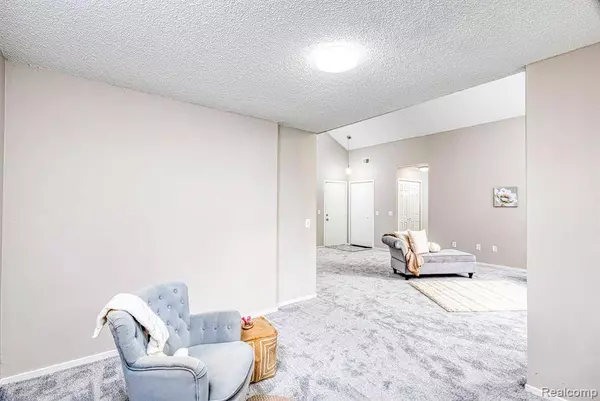 26653 W CARNEGIE PARK Drive, Southfield, MI 48034