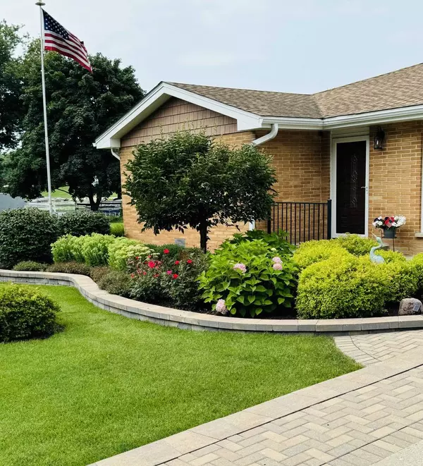 2801 W Manitou Trail, Mchenry, IL 60051