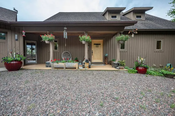 72 Chimney Rock RD, Hovland, MN 55606