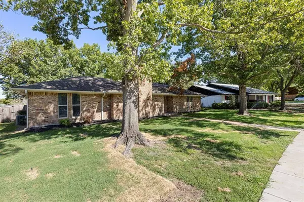 1902 Yorkstown Drive, Ennis, TX 75119