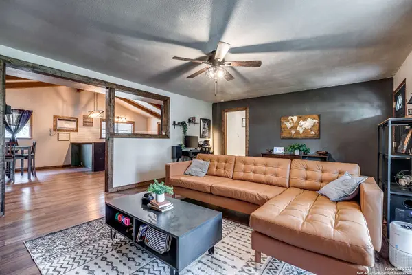 490 Big Leaf RD, San Antonio, TX 78264