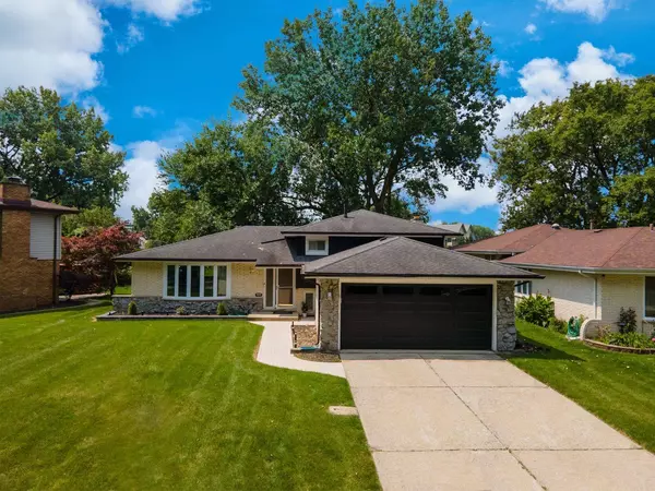 9208 S Tripp Avenue, Oak Lawn, IL 60453