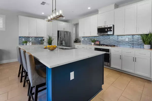 4240 Vittorio DR, Roseville, CA 95661