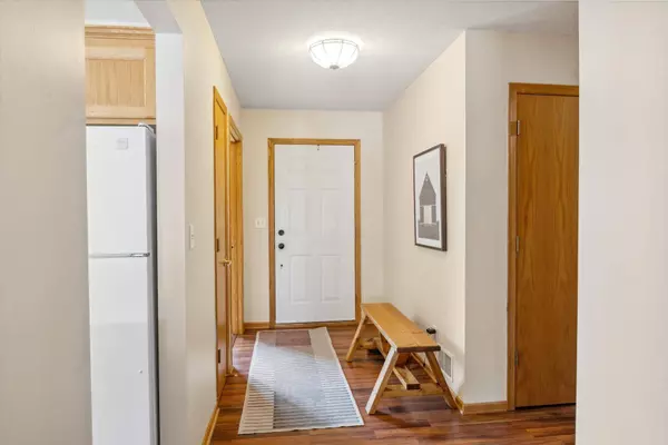 323 Wildwood CIR, Roberts, WI 54023