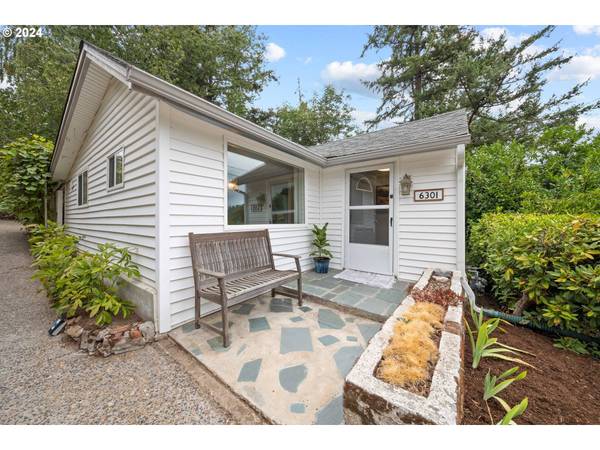 6301 SW 35th AVE, Portland, OR 97221