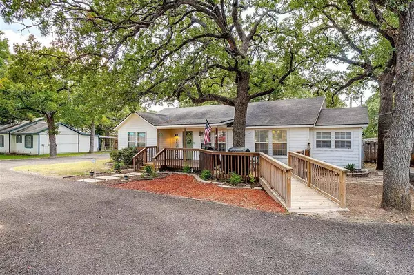 1412 E Bankhead Drive, Weatherford, TX 76086