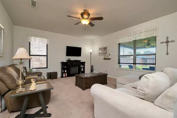 4216 Glen Abbey Drive, Fort Worth, TX 76036