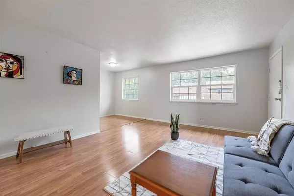 1512 21st Avenue Pl, Coralville, IA 52241