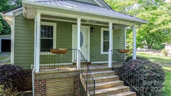 317 W Pine ST, Lincolnton, NC 28092