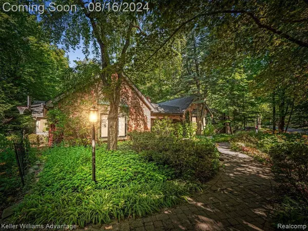 21603 Beauford Lane, Northville, MI 48167