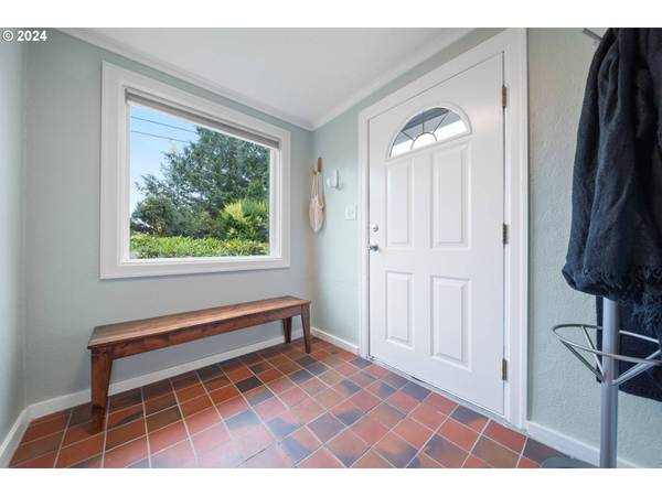 6301 SW 35th AVE, Portland, OR 97221