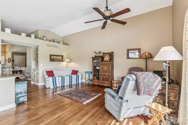 16 Canongate LN, Highlands Ranch, CO 80130