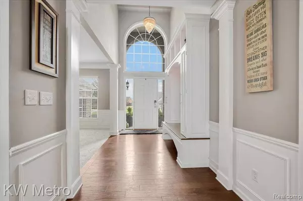 1237 GREYTHORNE Drive, Lake Orion, MI 48359