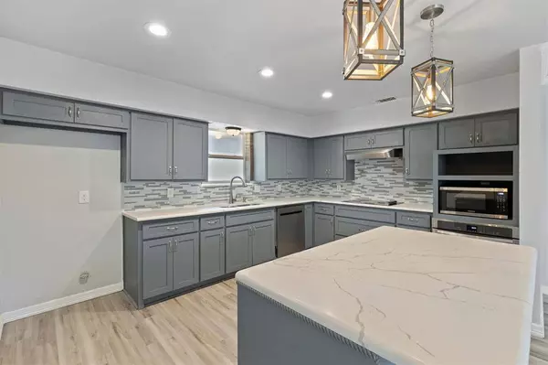 1902 Yorkstown Drive, Ennis, TX 75119