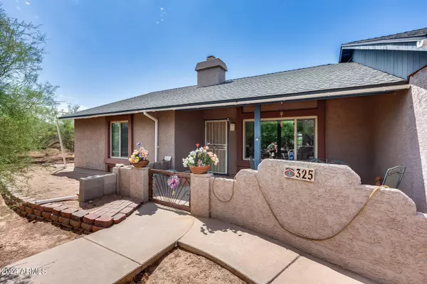 325 E FRONTIER Street, Apache Junction, AZ 85119
