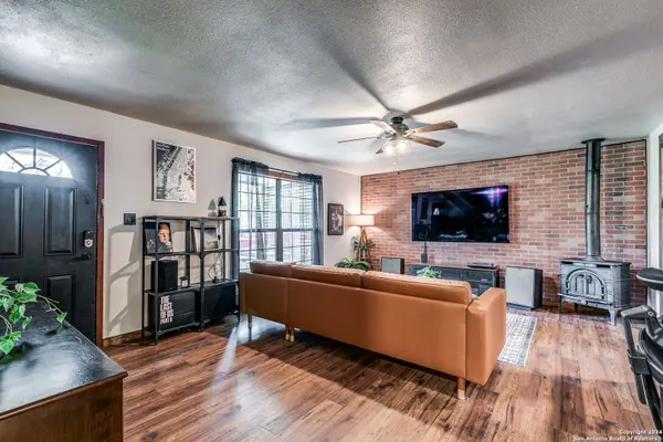 490 Big Leaf RD, San Antonio, TX 78264