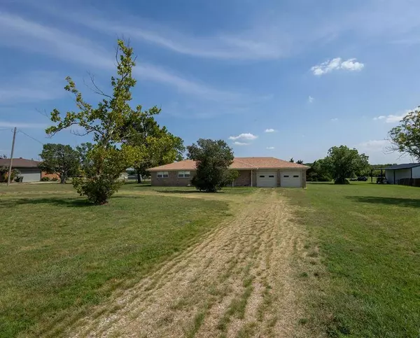 1102 E FM 902 Street, Howe, TX 75459