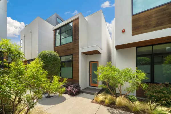 1186 66th St, Oakland, CA 94608-1115