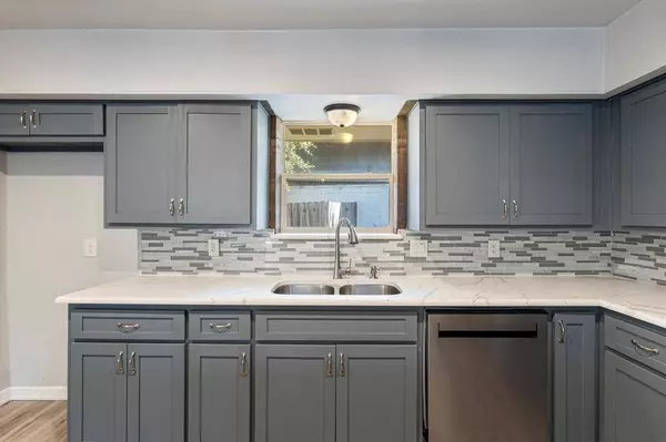 1902 Yorkstown Drive, Ennis, TX 75119