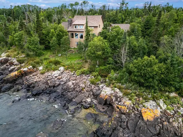 72 Chimney Rock RD, Hovland, MN 55606