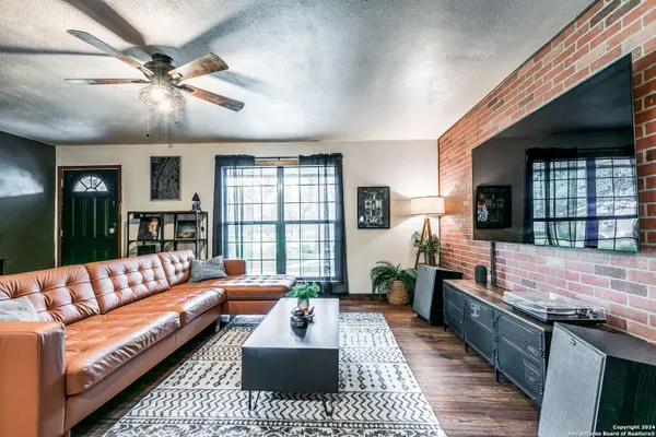 490 Big Leaf RD, San Antonio, TX 78264