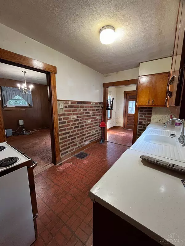 130 Knecht Dr, Dayton, OH 45405