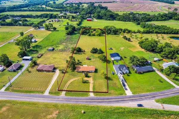 1102 E FM 902 Street, Howe, TX 75459