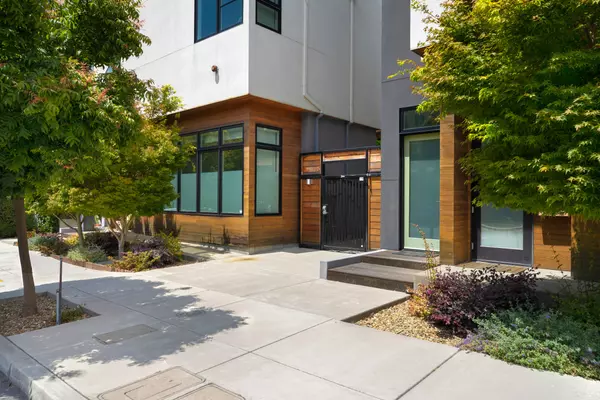 1186 66th St, Oakland, CA 94608-1115