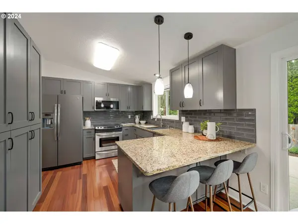 2592 LIMERICK LN, West Linn, OR 97068