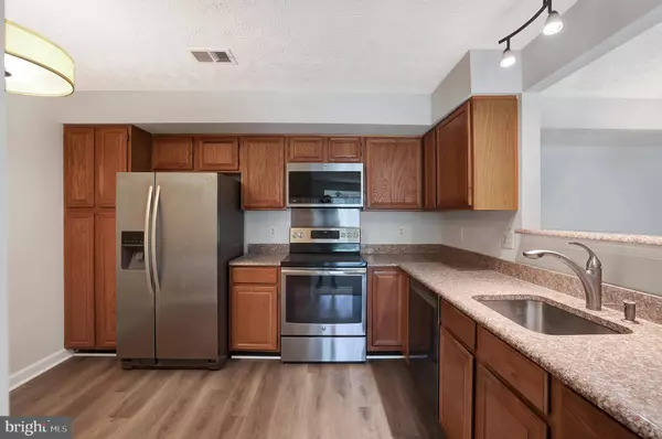 12005 RIDGE KNOLL DR #408A, Fairfax, VA 22033