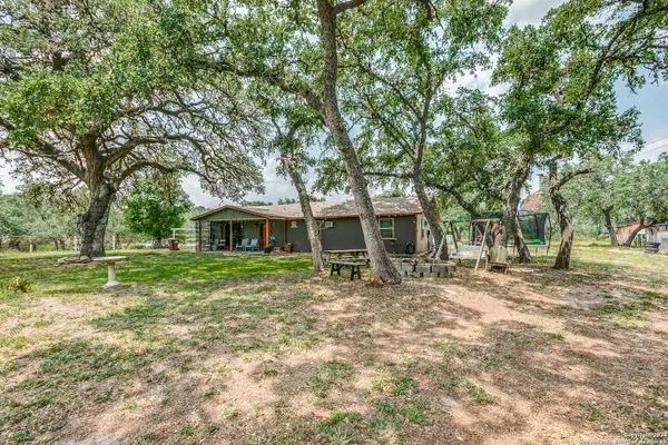 490 Big Leaf RD, San Antonio, TX 78264