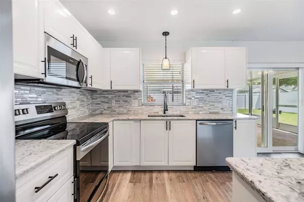 9471 JOEL DR, Seminole, FL 33777