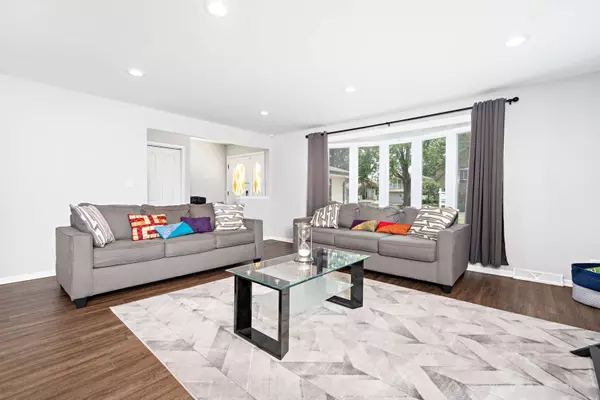 9208 S Tripp Avenue, Oak Lawn, IL 60453