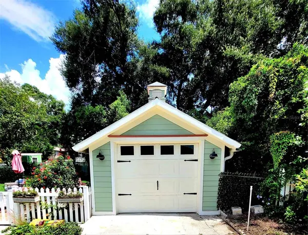 347 E 9TH AVE, Mount Dora, FL 32757