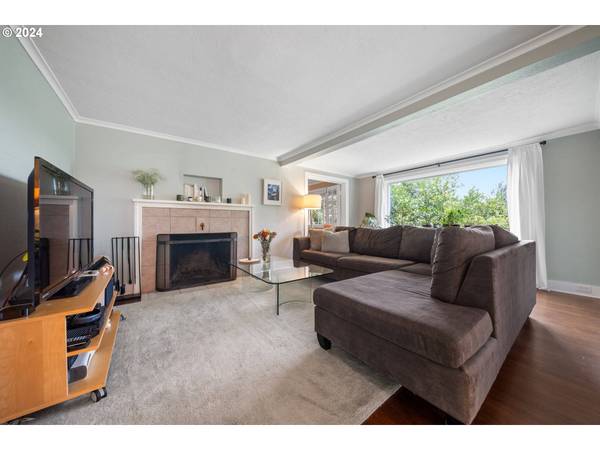 6301 SW 35th AVE, Portland, OR 97221