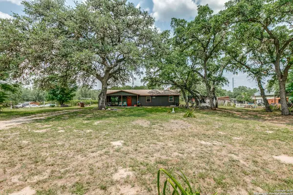 490 Big Leaf RD, San Antonio, TX 78264