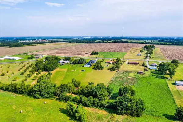 1102 E FM 902 Street, Howe, TX 75459